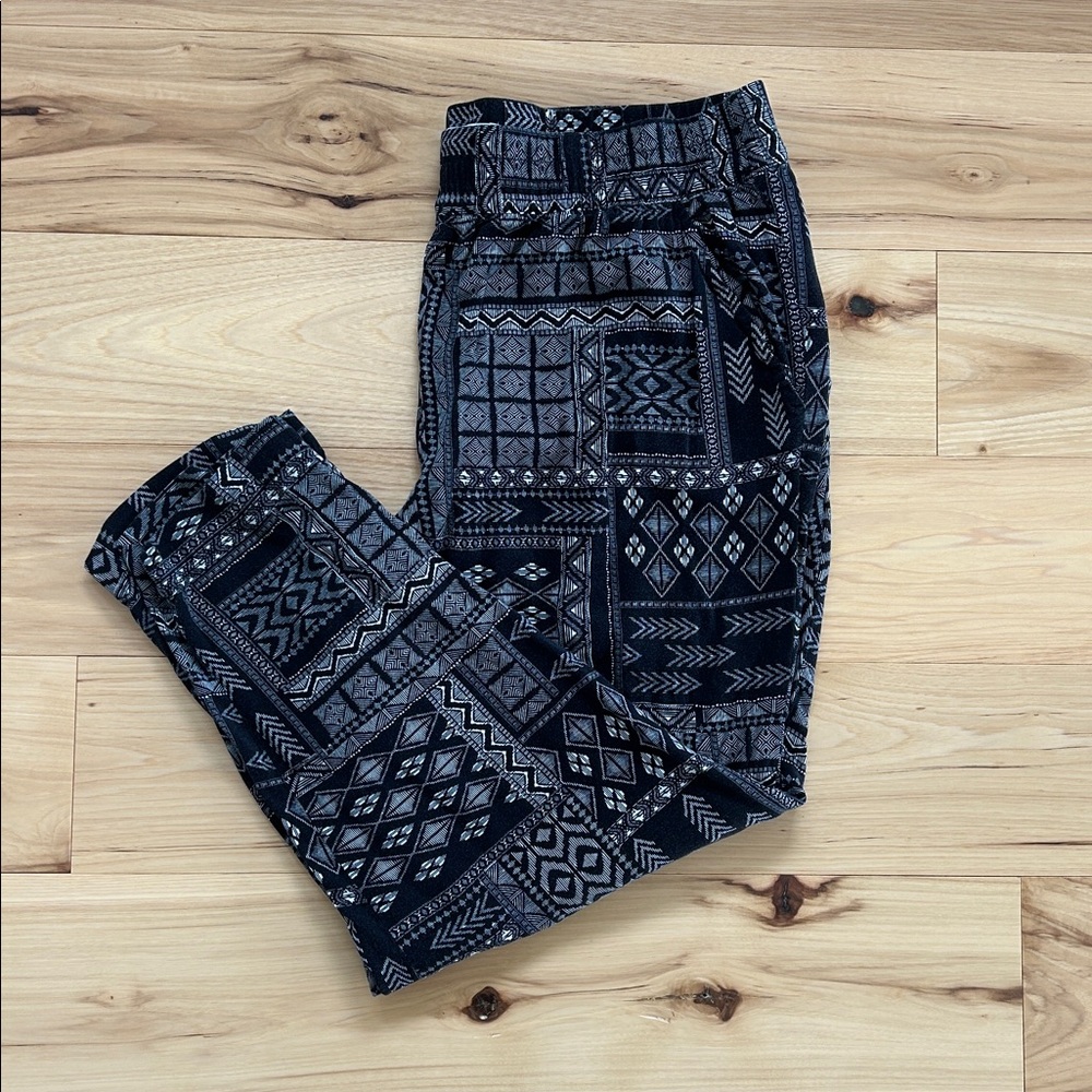 Jessica Simpson Black and White Pattern Size L